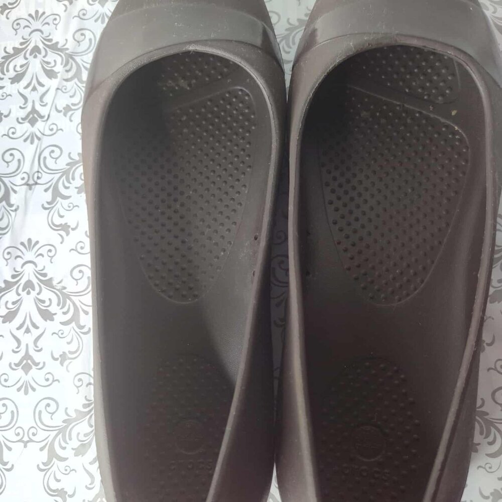CROCS CHOCOLATE BROWN  SLIP ON BALLET FLAT SHOES SOLID TOE SIZE 8W